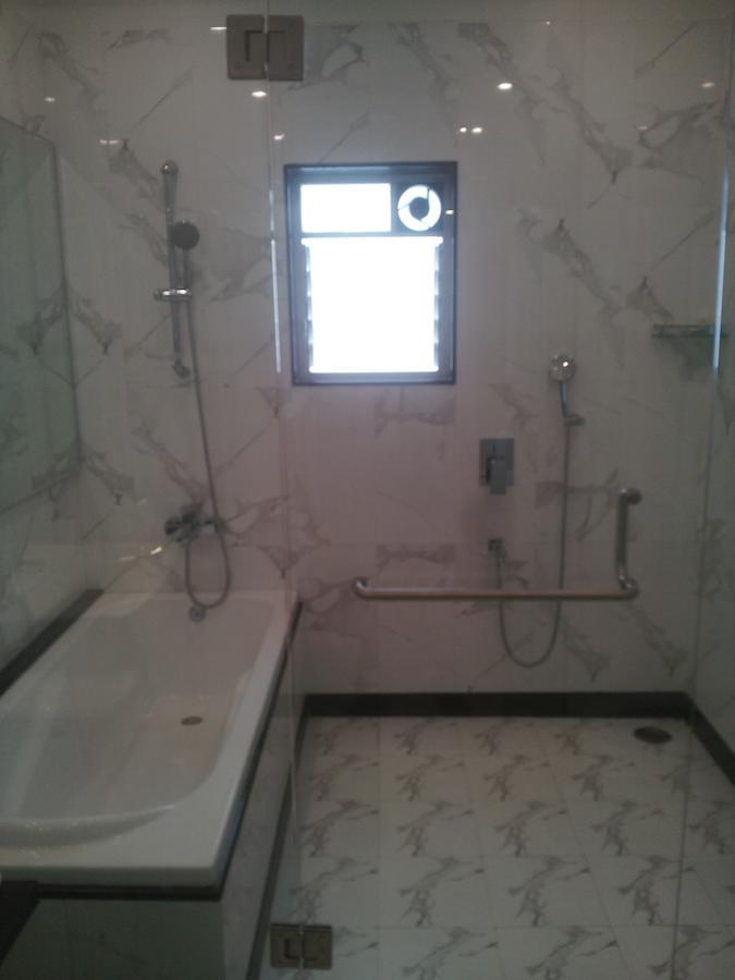 Saffron Hotel Jalna Room photo